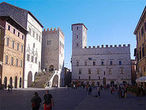 Piazza del popolo a Todi